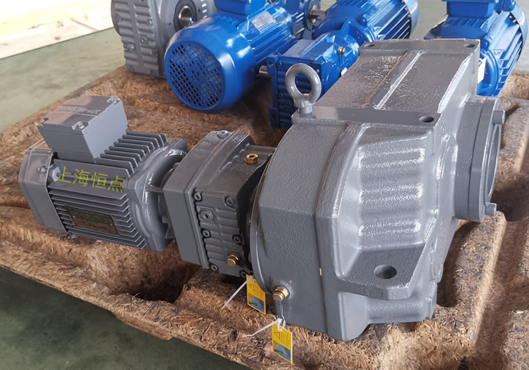  FAZ77R37雙級減速機，通孔+小法蘭輸出，實物圖如下