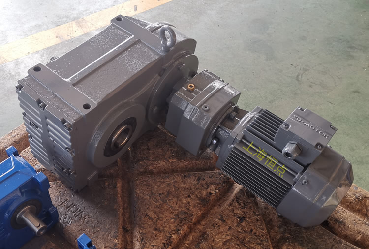  FAZ77R37雙級減速機，通孔+小法蘭輸出，實物圖